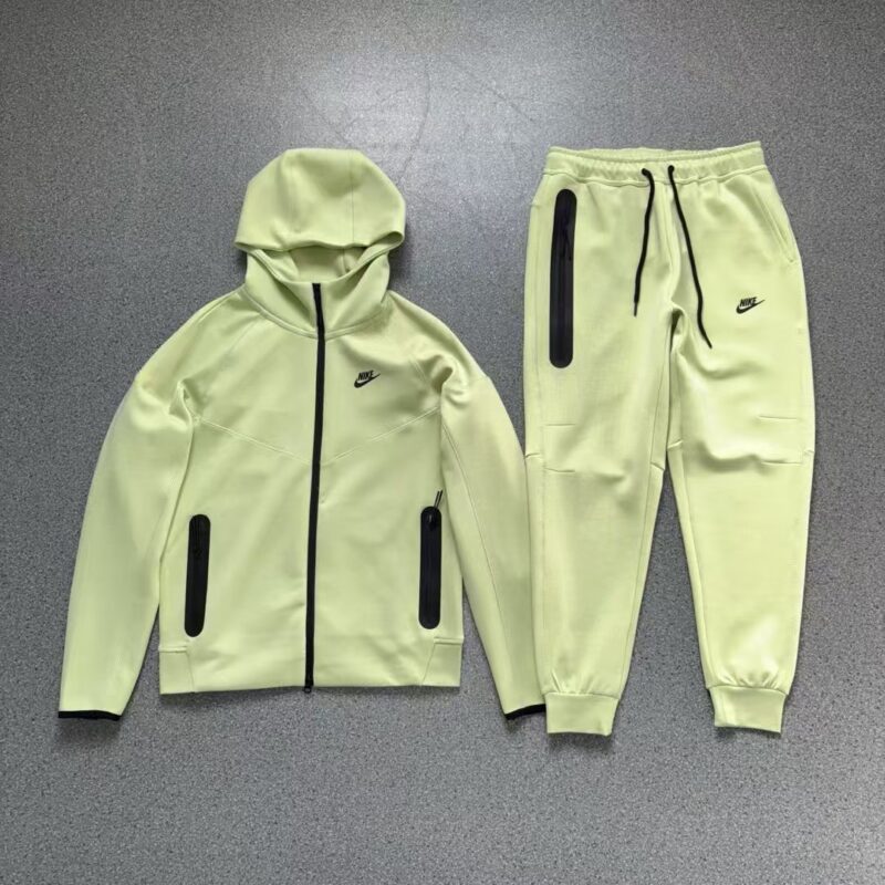 Chandal Nike Tech Fleece