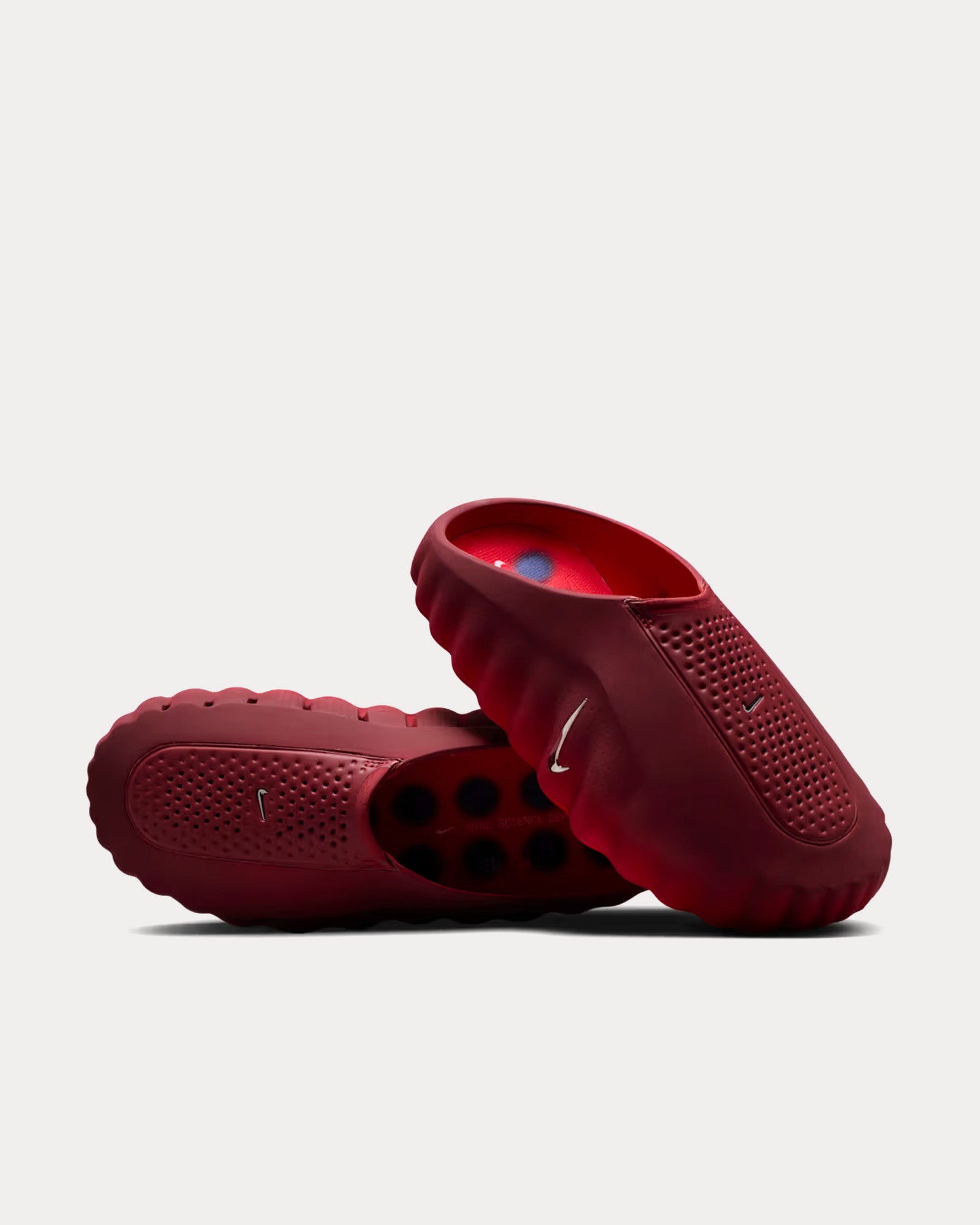 nike-mind-001-TeamRed_UniversityRed_MidnightNavy_Chrome-mules-3_1600x2000